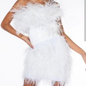SHOP AKIRA HOCO FORMAL WHITE FEATHER MINI PAGEANT COCKTAIL DRESS SKIRT